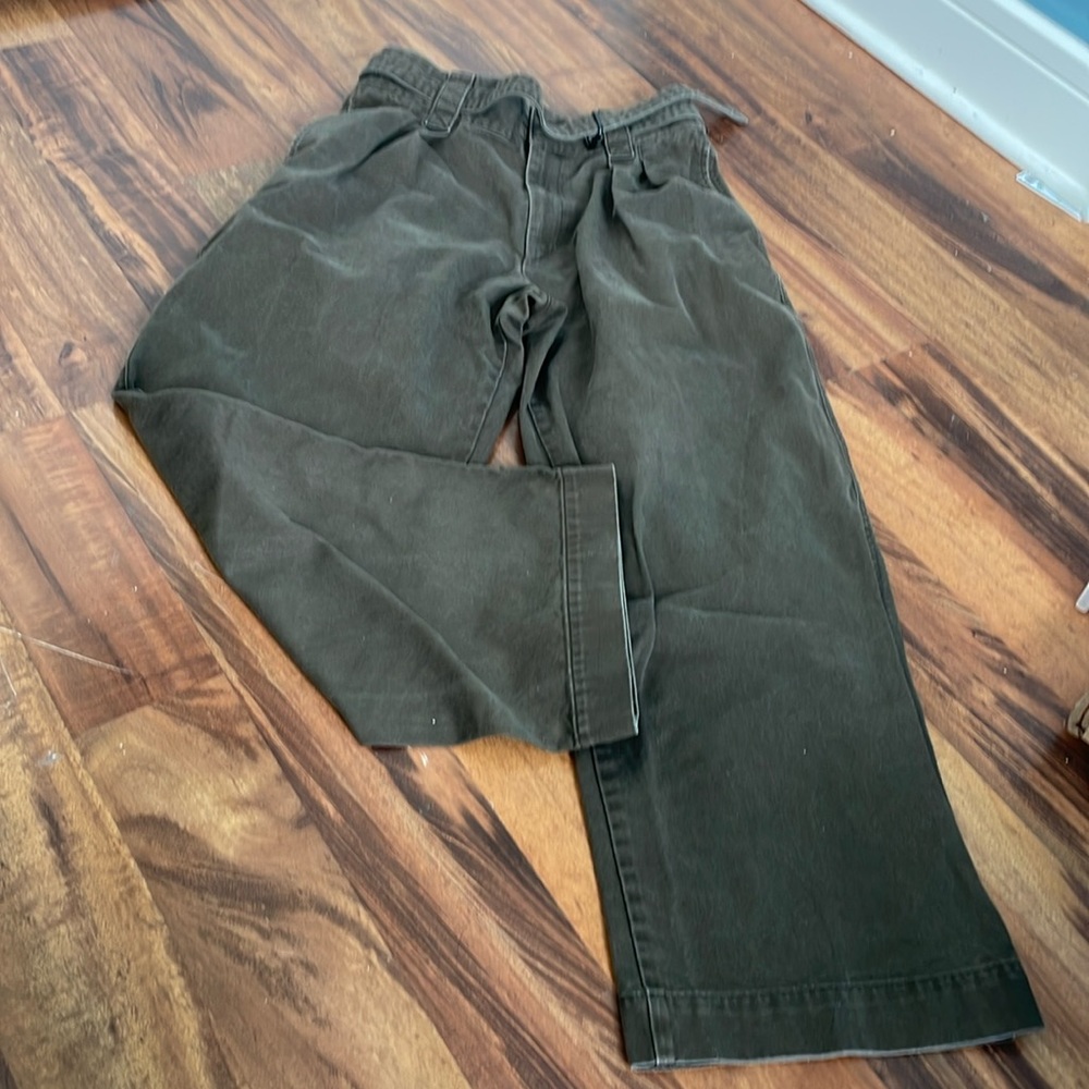 Wide-legged pants